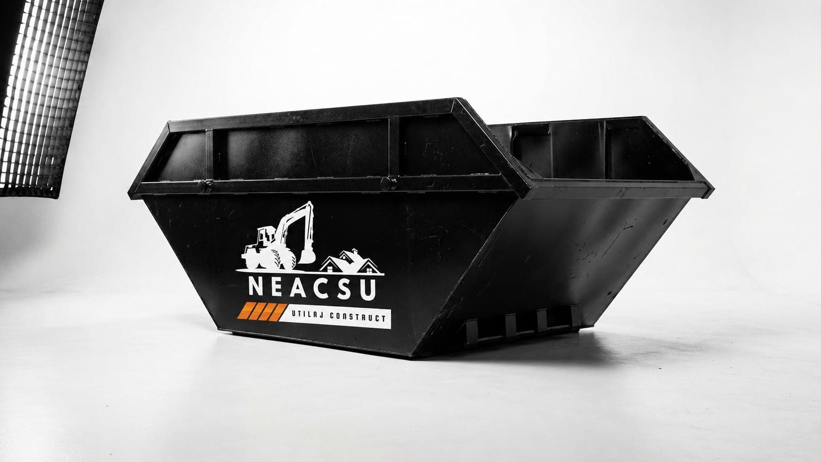 Container moloz branduit Neacșu Construct, pregătit pentru livrare în București și Ilfov